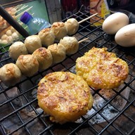 ลูกชิ้นปิ้งลุงจ่อย