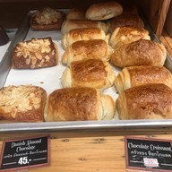 Nana Bakery สันติธรรม