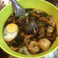 เมนูของร้าน ส่งเสียง ก๋วยจั๊บโบราณยงเจริญ