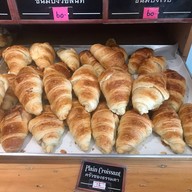 Nana Bakery สันติธรรม