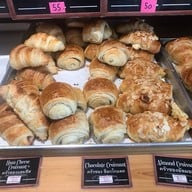 Nana Bakery สันติธรรม