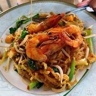เมนูของร้าน ยายรวมกับตาช่วยผัดหมี่โคราช