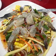 เมนูของร้าน ยำกะได้ บรรทัดทอง