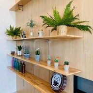 บรรยากาศ On The Shelf Cafe'