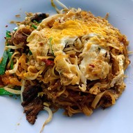 เมนูของร้าน ยายรวมกับตาช่วยผัดหมี่โคราช