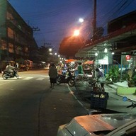 ตลาดสะพานยูง