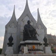 ลานพลับพลามหาเจษฎาบดินทร์