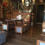 สองผัวเมีย  มุมกาแฟ & ห้องทานข้าว เชียงคาน