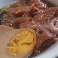 เมนูของร้าน ขาหมูพิพัฒน์ สีลม