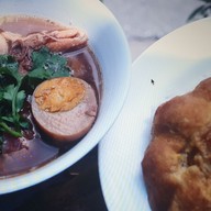 เมนูของร้าน ขาหมูพิพัฒน์ สีลม