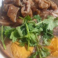 เมนูของร้าน ขาหมูพิพัฒน์ สีลม