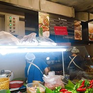 อิ่มกะเพราถาด ชั้น G กาดหลวงแอร์พอร์ต