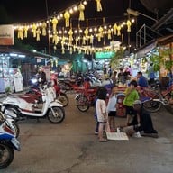 บรรยากาศ Mae Sot Night Market ตลาดโต้รุ่งแม่สอด