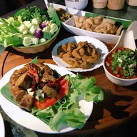 เมนูของร้าน ครัวไม้เมือง บางพระ ศรีราชา