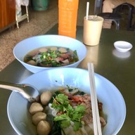 หอมโอชา 2 ถนน วัชรสฤษดิ์ (ตรงข้ามหอประชุมเปรมฯ)