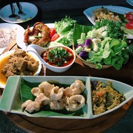 ครัวไม้เมือง บางพระ ศรีราชา