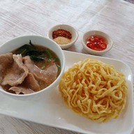 ราดหน้าเหมือนฝัน(เซียงซูอีเตี้ยน) รพ.นวุฒิสมเด็จย่า ตชด.อารีย์