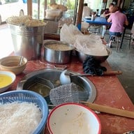 ก๋วยเตี๋ยว​ไก่​บ้าน​ค่าย​