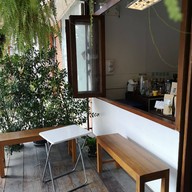 หน้าร้าน Simply Happy