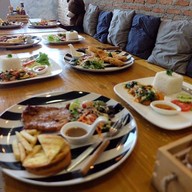 กินปัง-นมหก (ตามสั่ง สเต็ก สปาเก็ตตี๊ กาแฟสด นมสด ปังปิ้ง บิงซู)