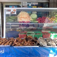 หน้าร้าน พี่ทองส้มตำทอด