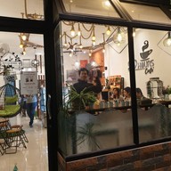 หน้าร้าน 29 Hours Cafe