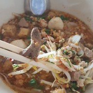 เมนูของร้าน ก๋วยเตี๋ยวเรือศรีสามพราน พุทธมณฑลสาย 5