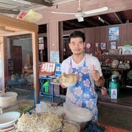 ก๋วยเตี๋ยว​ไก่​บ้าน​ค่าย​