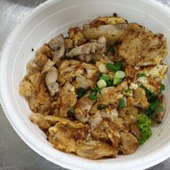 เมนูของร้าน ก๋วยเตี๋ยวคั่วเป็ดอร่อยริมทาง คลองถม