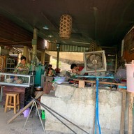 เฮือนข้าวพันผักริมคลอง