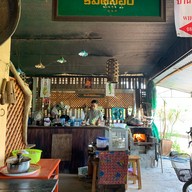 เฮือนข้าวพันผักริมคลอง