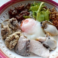 เมนูของร้าน คุณอ๋า ข้าวต้มแห้ง ข้าวต้มปลา โชคชัย4 ซอย 90