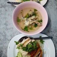 ข้าวมันไก่ข้างศาลปู่ดำ(ข้าวมันไก่แป๊ะหนึ่ง)