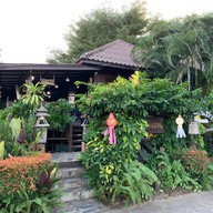 บ้านไม้ในสวน