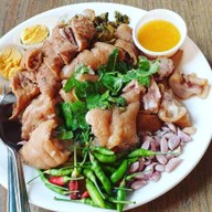 เมนูของร้าน โกเก่งข้าวขาหมู