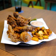 เมนูของร้าน Henryfry Fried Chicken ไก่ทอด เจริญกรุง