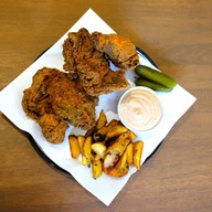 เมนูของร้าน Henryfry Fried Chicken ไก่ทอด เจริญกรุง