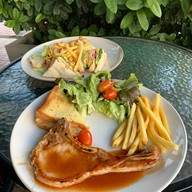 T-TEN Cafe & Restaurant