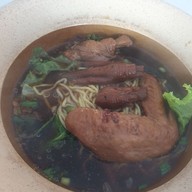 เมนูของร้าน ผัดไทยตะวันดา x บะหมี่ไก่ตุ๋น