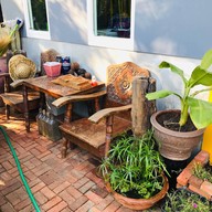 บ้านเทาเสาเหลือง