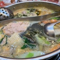 18 มงกุฎ สุกี้-ชาบู เคหะร่มเกล้า