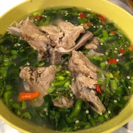 เมนูของร้าน เล้งเลียบด่วน กะเพราถาด (ตลาดเลียบด่วน)