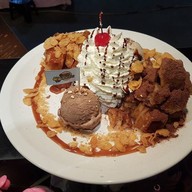 เมนูของร้าน Crispy Waffle ตลาดนัดเลียบด่วนรามอินทรา
