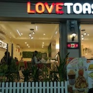 Lovetoast สาขา ศรีด่าน22 ขนมปังปิ้ง ฮันนี่โทสต์ เครื่องดื่มนมสดแท้