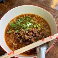 ข้าวซอย ขนมจีนน้ำเงี้ยว บ้านคุณพลอย