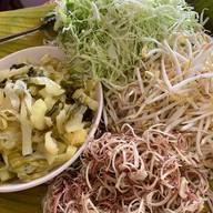 ข้าวซอย ขนมจีนน้ำเงี้ยว บ้านคุณพลอย