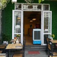 หน้าร้าน Maison Trang