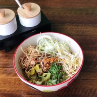 ข้าวซอย ขนมจีนน้ำเงี้ยว บ้านคุณพลอย