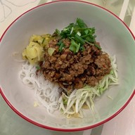 ข้าวซอย ขนมจีนน้ำเงี้ยว บ้านคุณพลอย