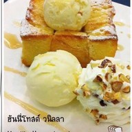 Lovetoast สาขา ศรีด่าน22 ขนมปังปิ้ง ฮันนี่โทสต์ เครื่องดื่มนมสดแท้
